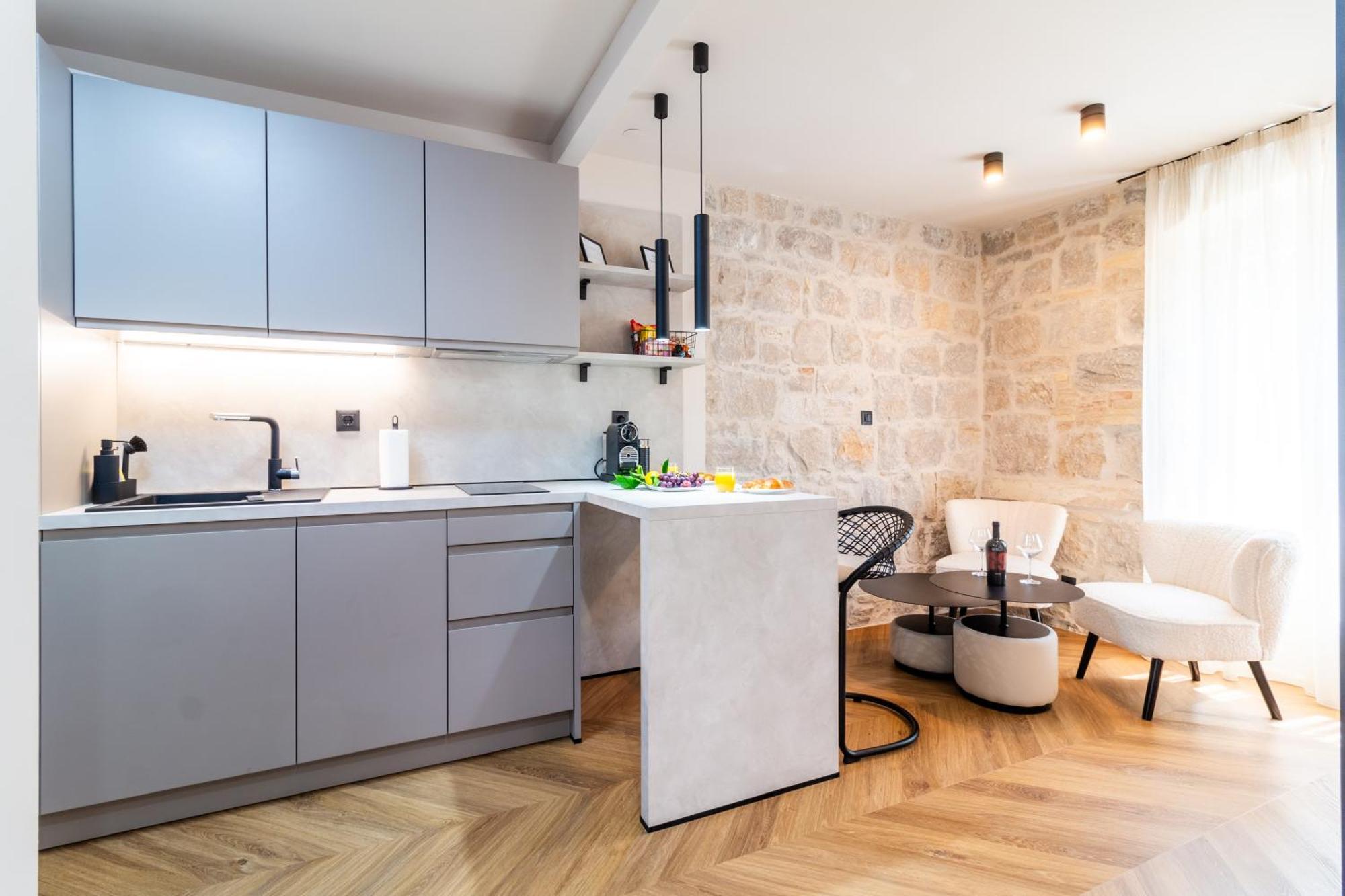Apartment Centre In Stone House Split Exteriér fotografie