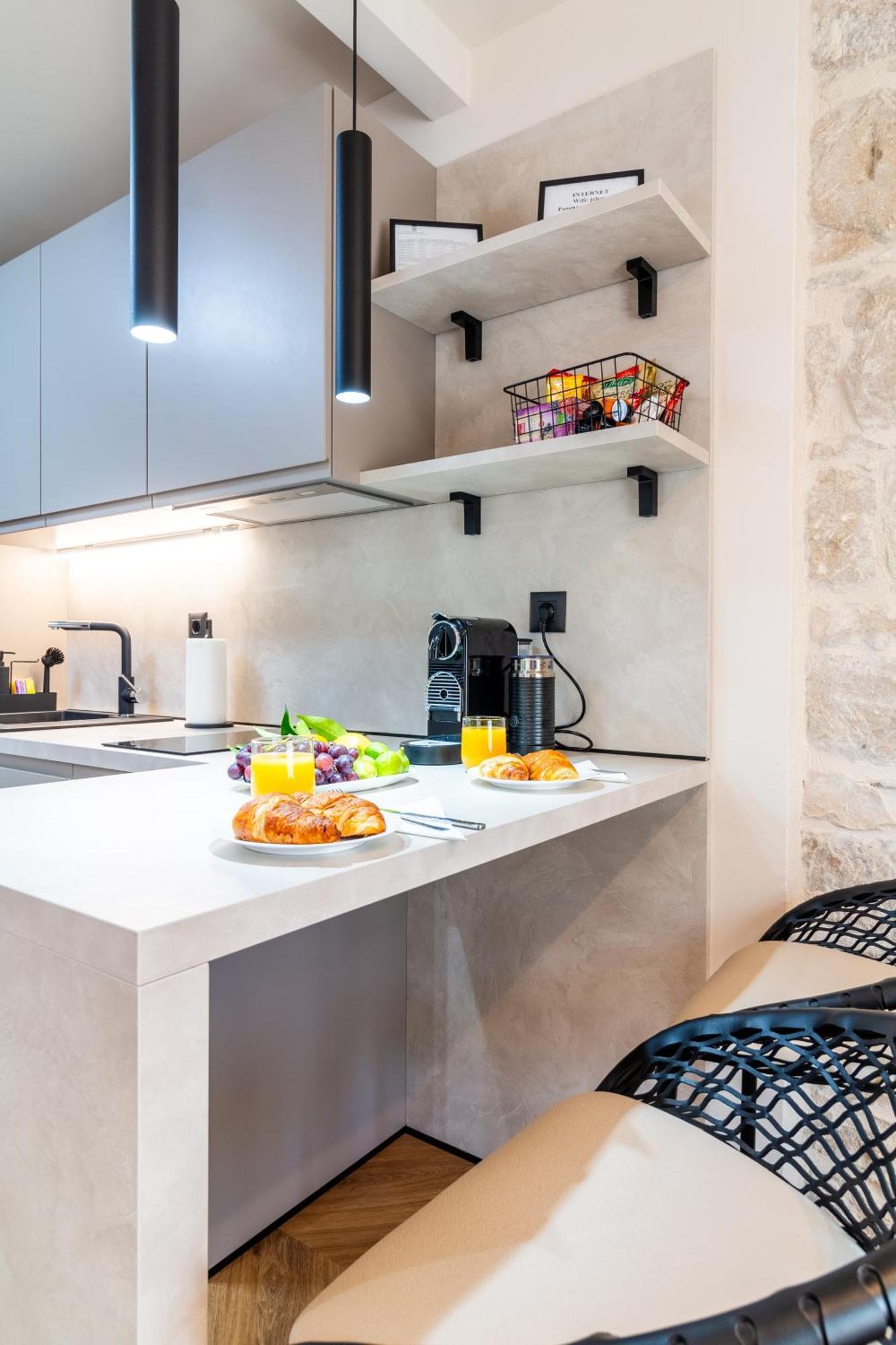 Apartment Centre In Stone House Split Exteriér fotografie