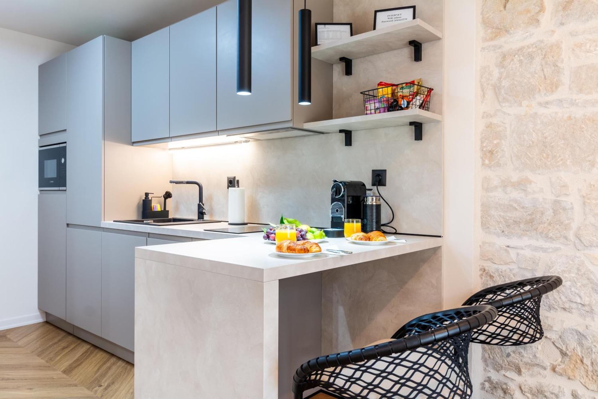Apartment Centre In Stone House Split Exteriér fotografie