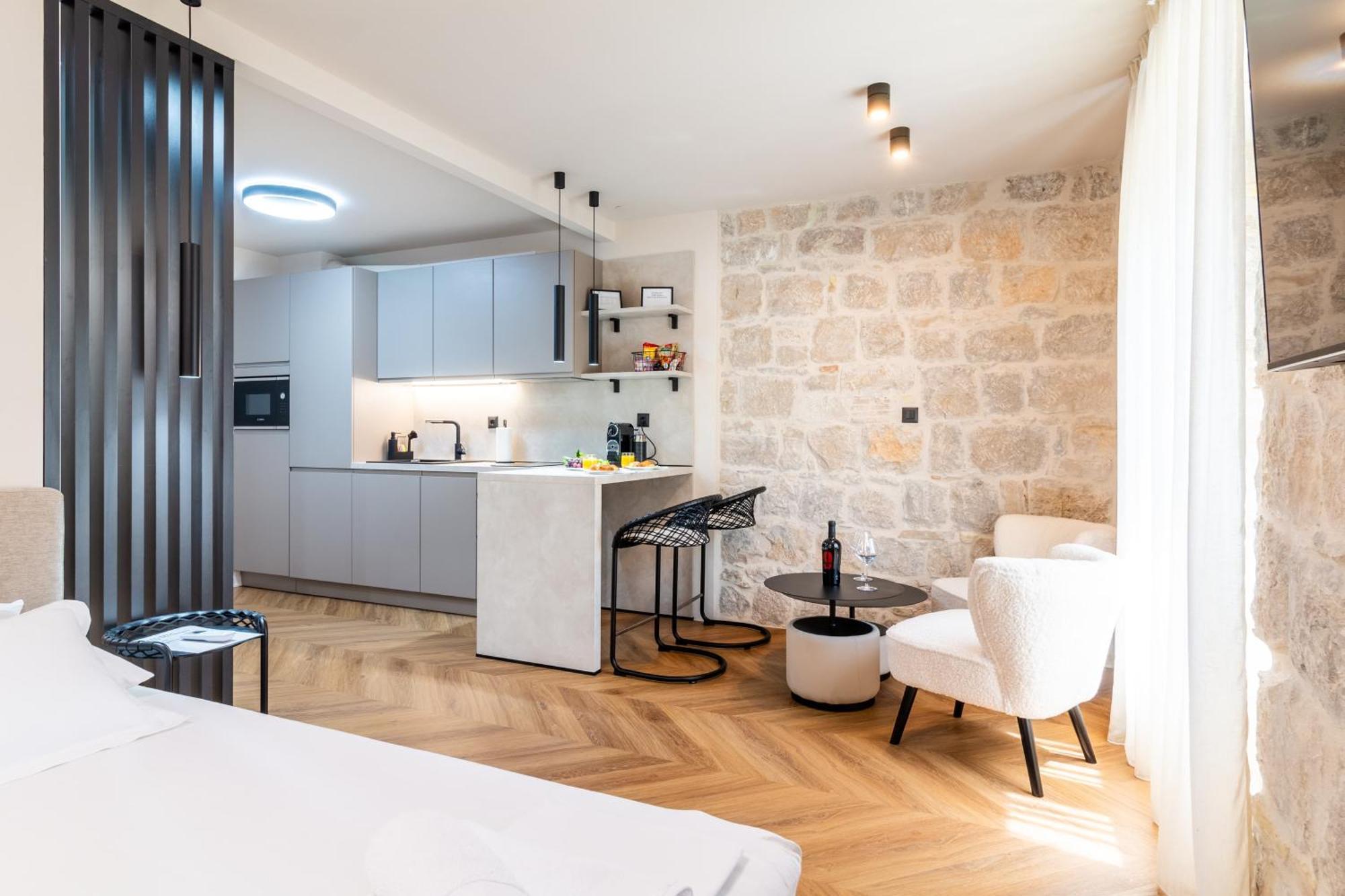 Apartment Centre In Stone House Split Exteriér fotografie