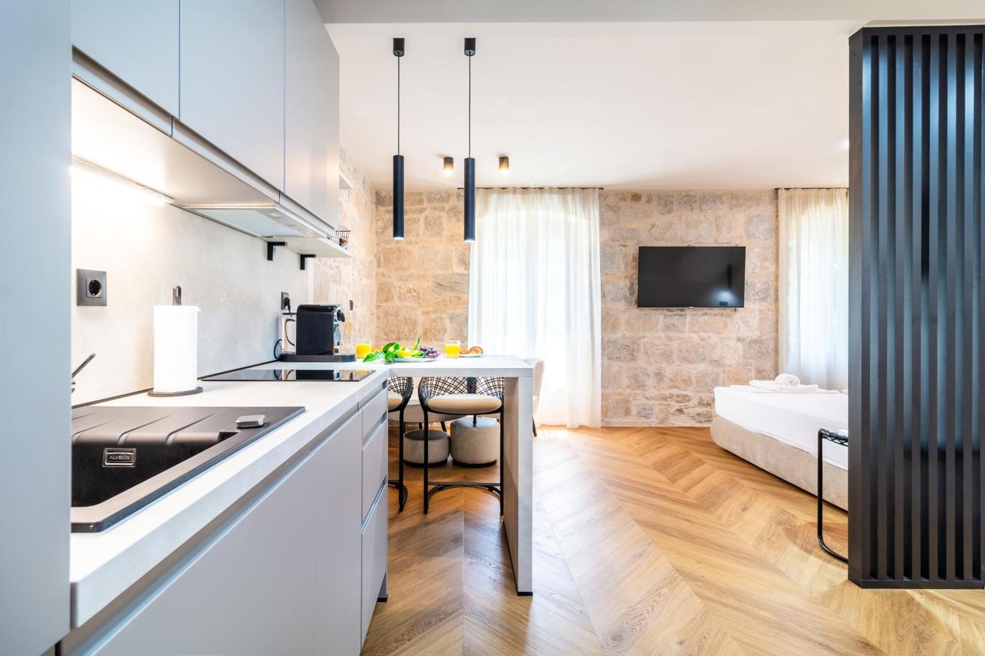 Apartment Centre In Stone House Split Exteriér fotografie