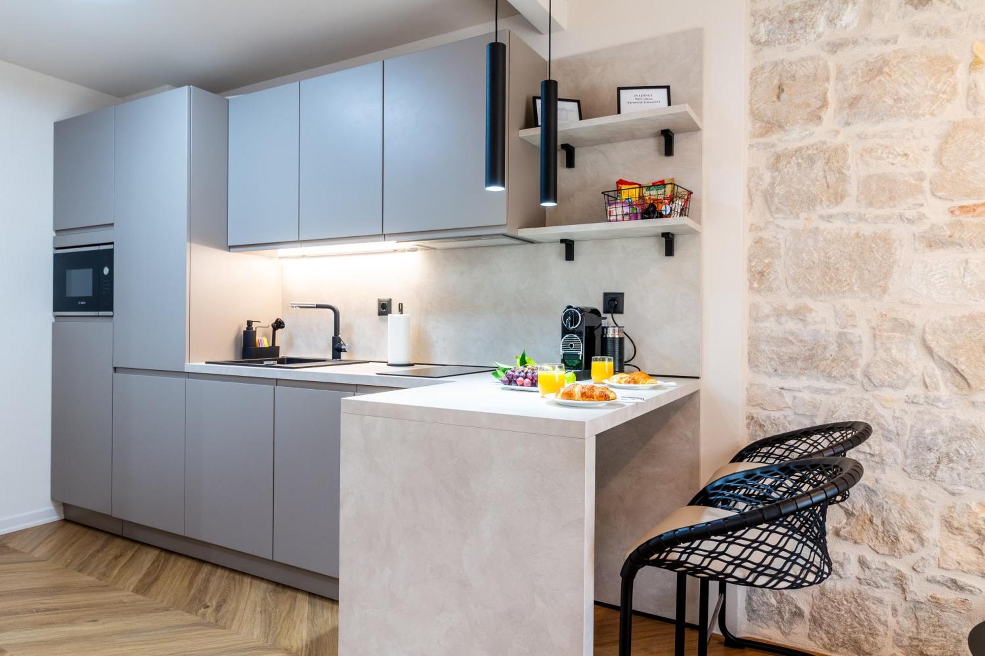 Apartment Centre In Stone House Split Exteriér fotografie